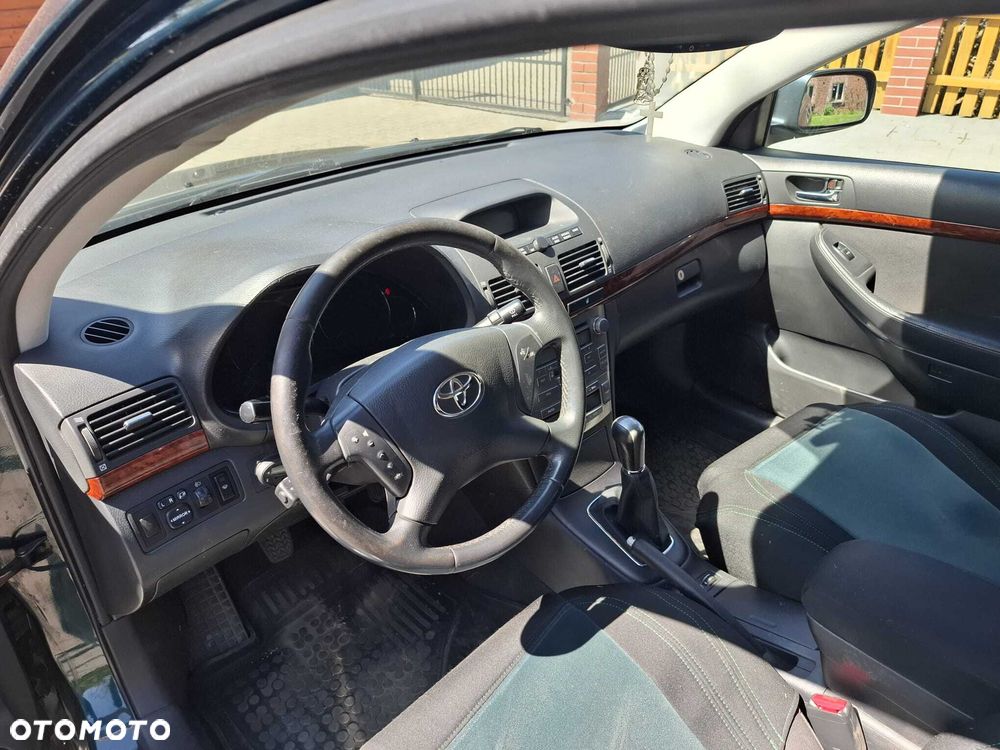 Toyota Avensis - 5