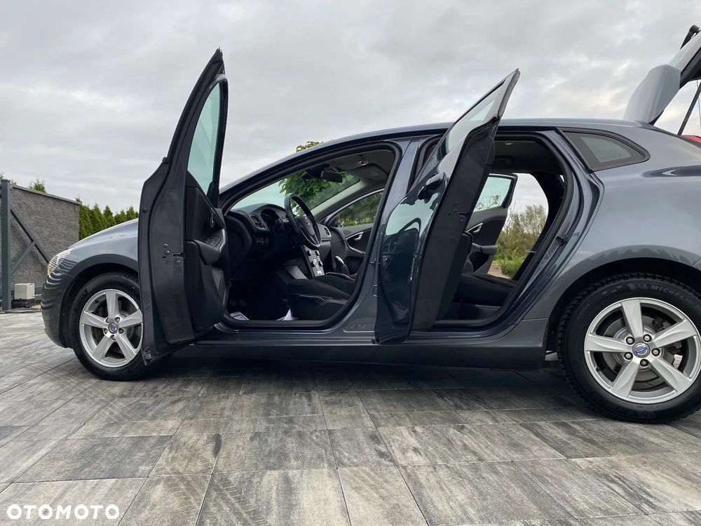 Volvo V40 T3 Momentum - 33