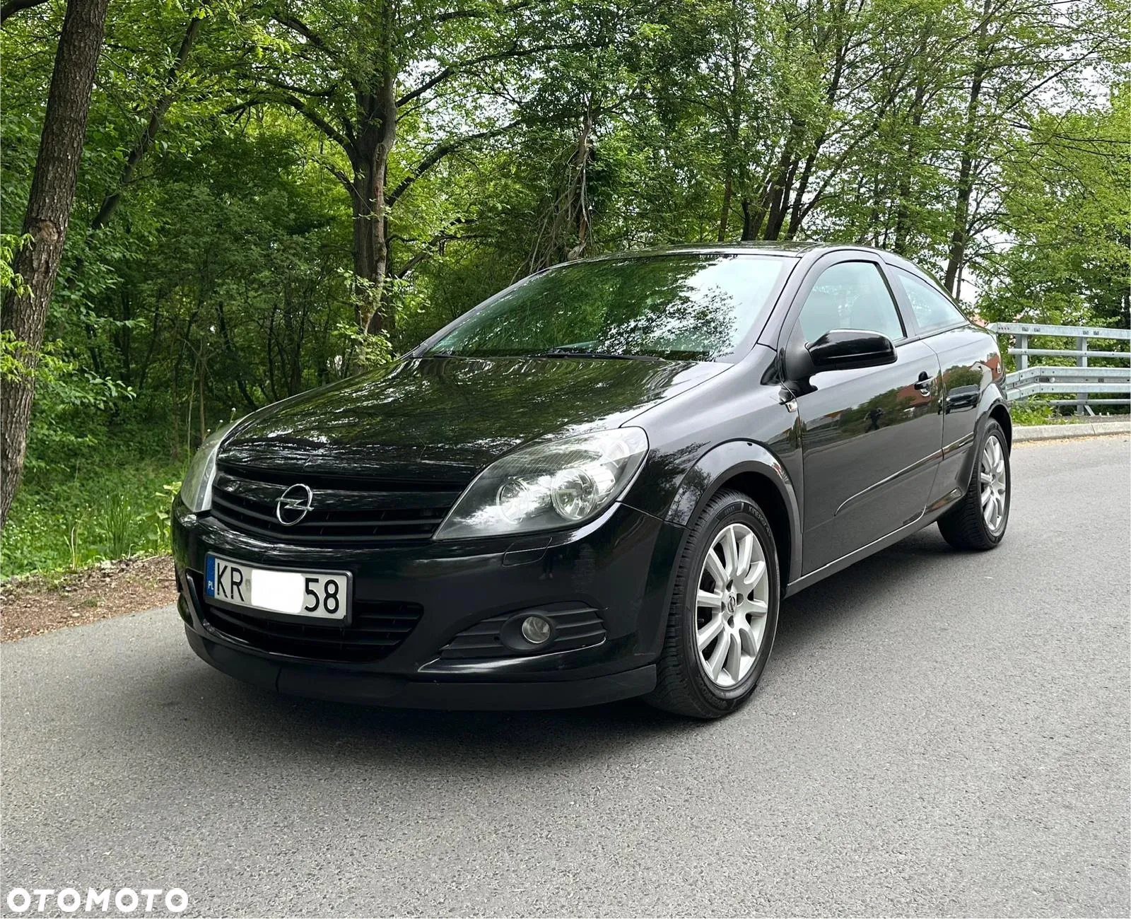 Opel Astra III GTC 1.6 Enjoy - 4