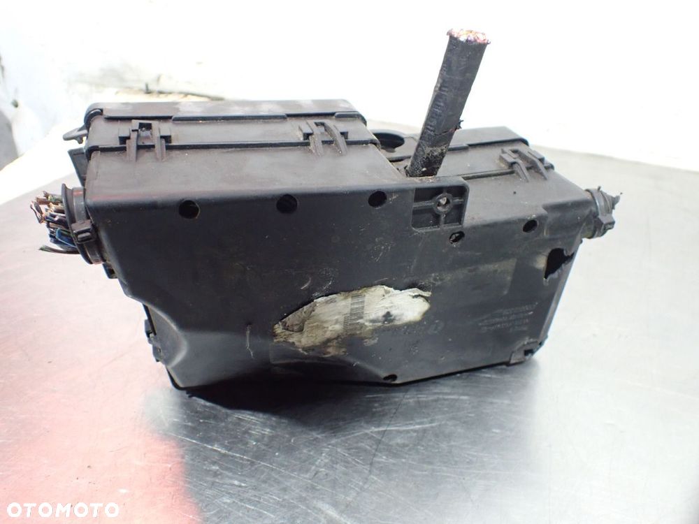 SKRZYNKA BEZPIECZNIKÓW FORD FOCUS MK3  AV6T-14A142-AB - 3