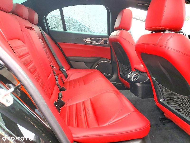 Alfa Romeo Giulia - 13