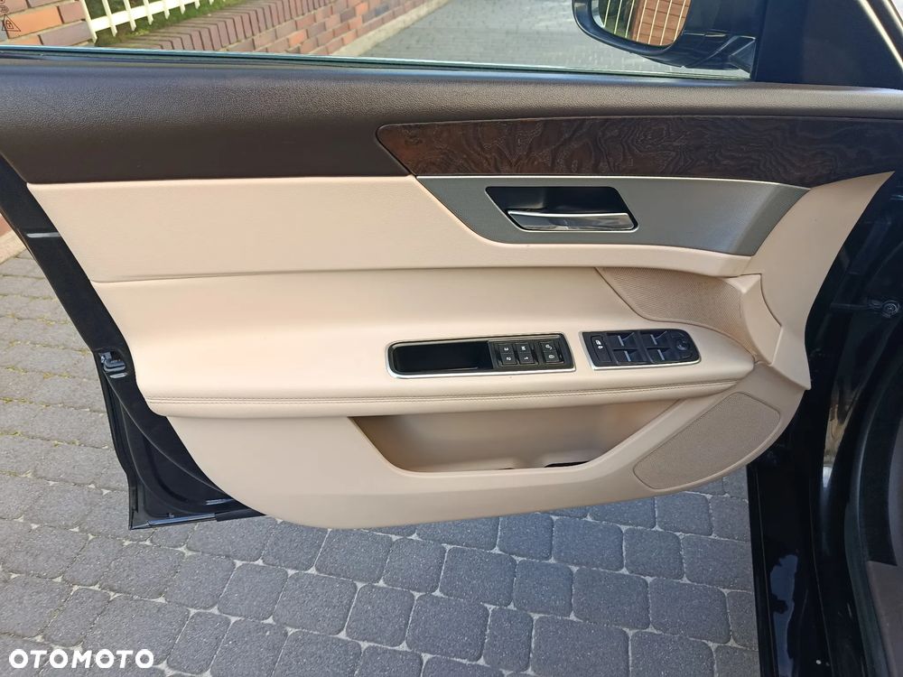 Jaguar XF E-Performance Portfolio - 19