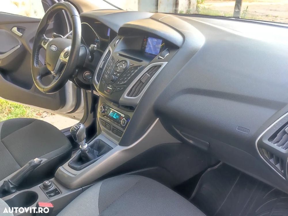 FORD Focus 2011 — imagine 9