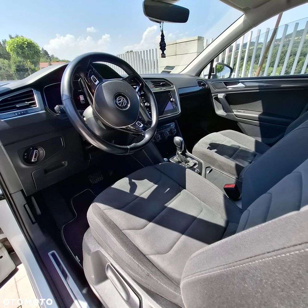 Volkswagen Tiguan - 11