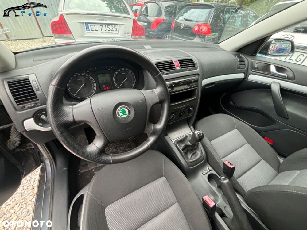 Skoda Octavia 1.6 Ambiente - 12