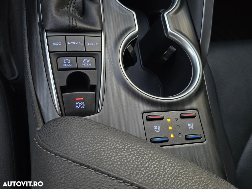 Toyota Camry 2.5 Hybrid Exclusive - 18