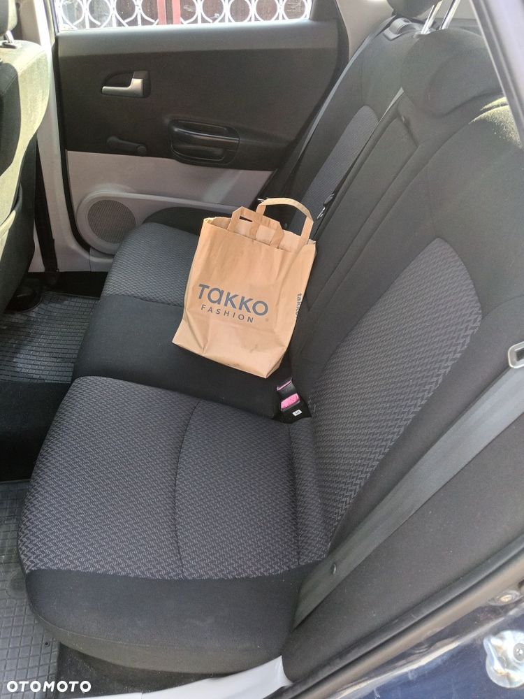Kia Ceed - 8