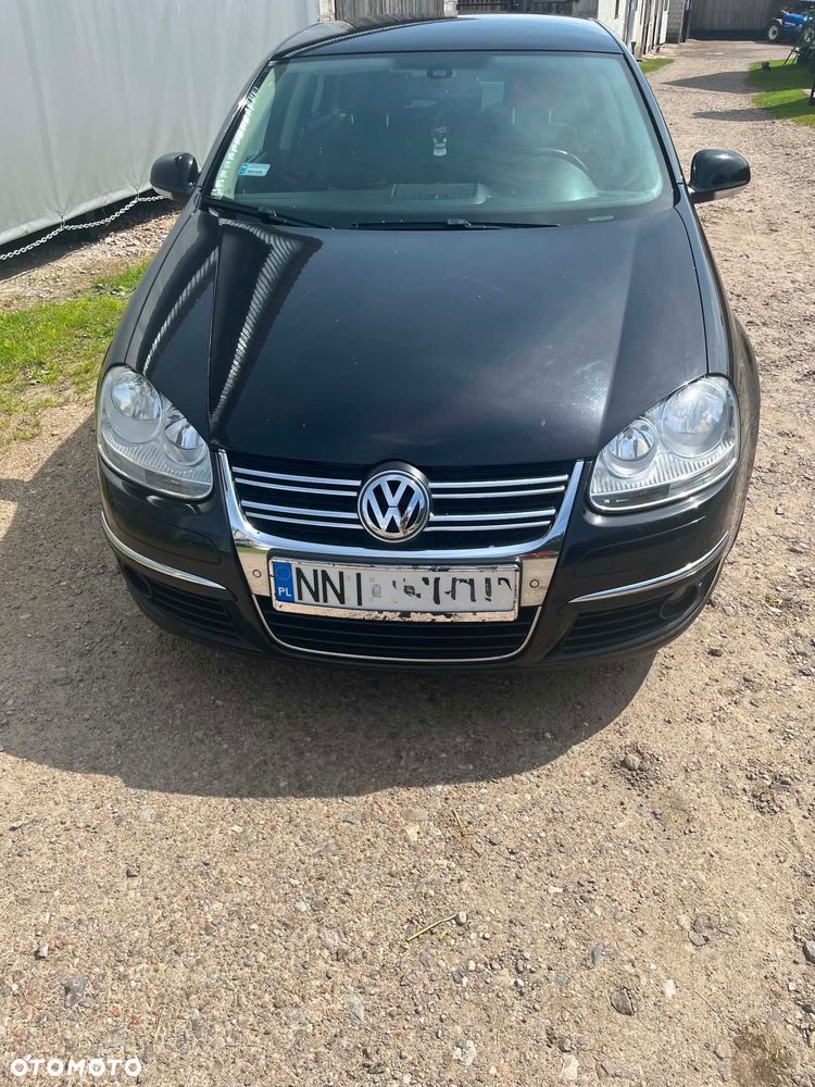 Volkswagen Jetta - 4