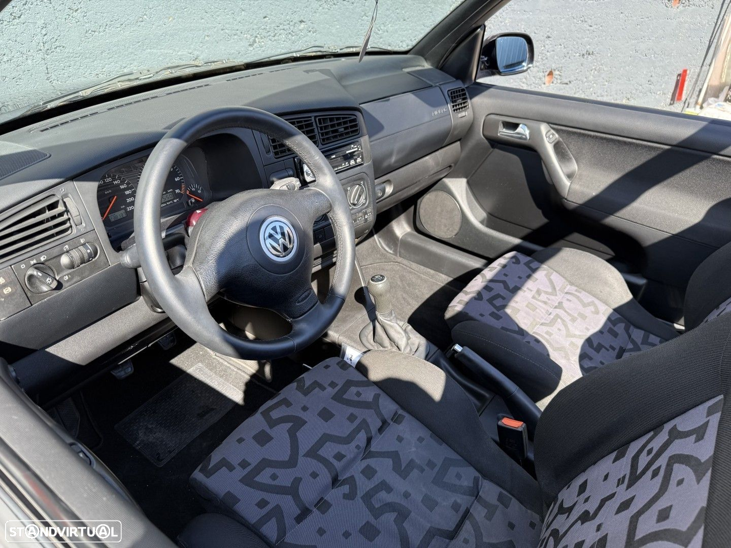 VW Golf Cabriolet 1.6 Highline - 11