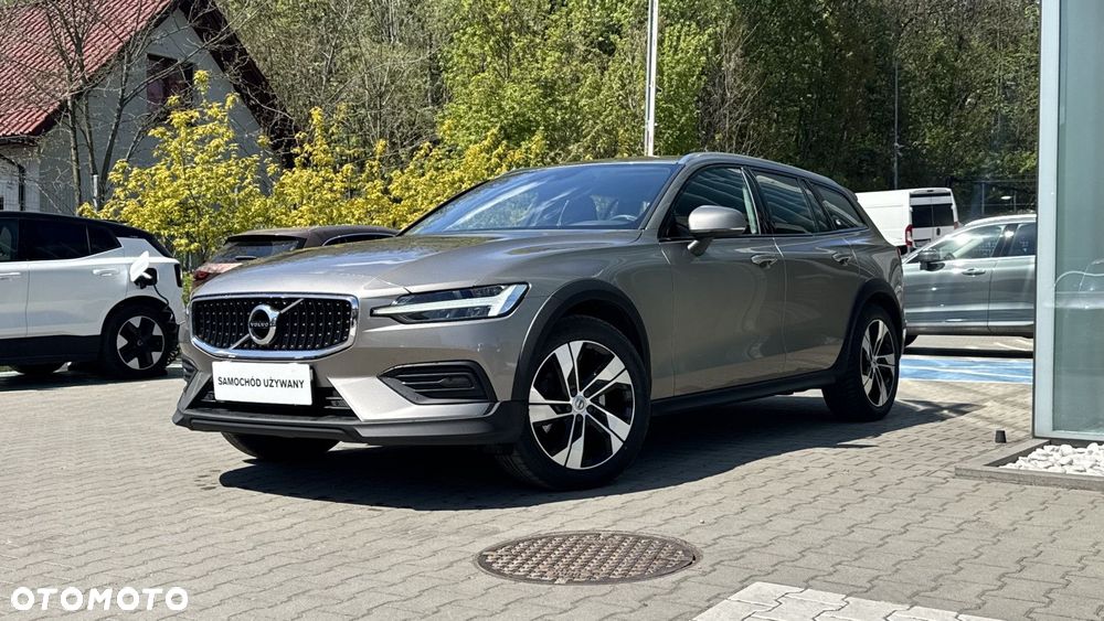 Volvo V60 Cross Country - 1