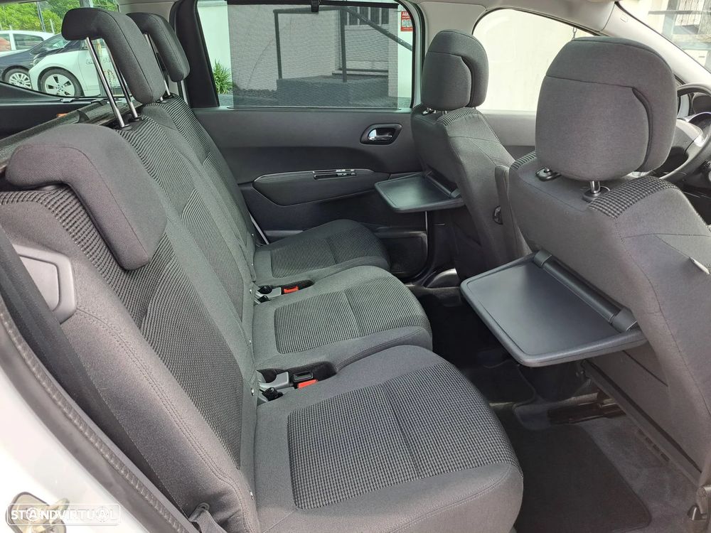 Peugeot 5008 1.6 BlueHDi Allure EAT6 - 26