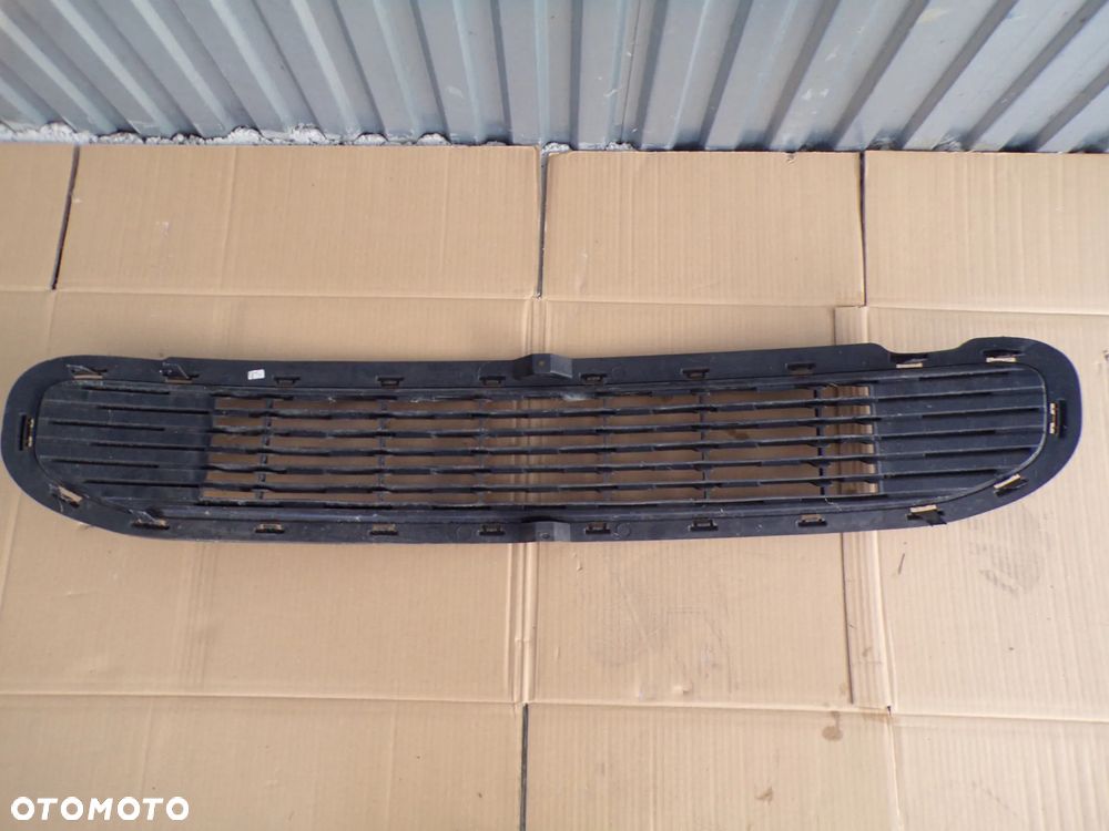 KRATKA ŚRODKOWA ZDERZAKA RENAULT TWINGO III 622546033R - 2