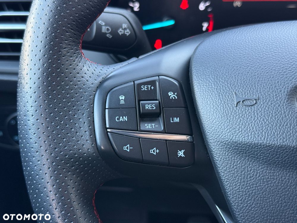 Ford Focus 1.0 EcoBoost ST-Line - 32