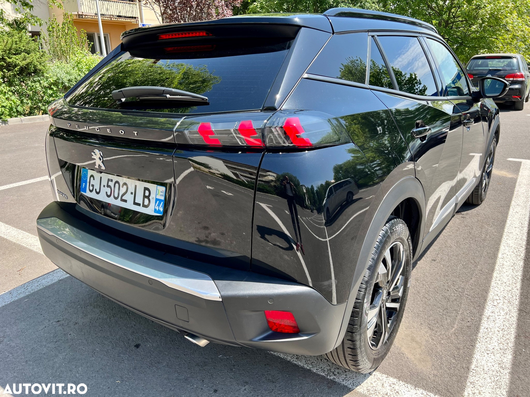 Peugeot 2008 1.5 BlueHDI 130 S&S EAT8 Allure - 3
