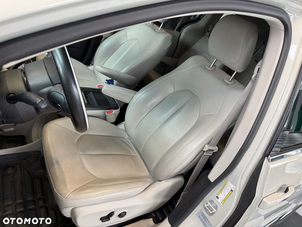 Chrysler Pacifica - 22