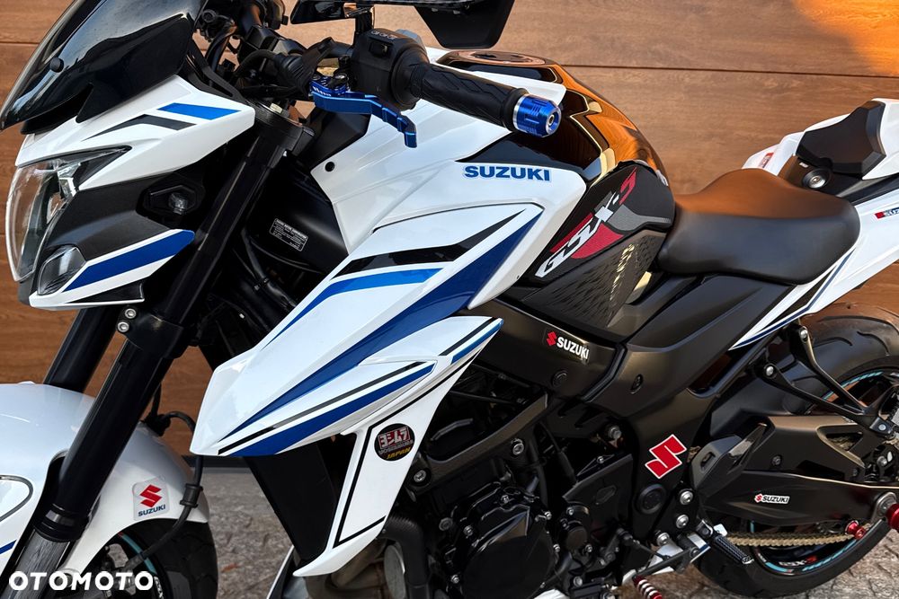 Suzuki GSX - 26