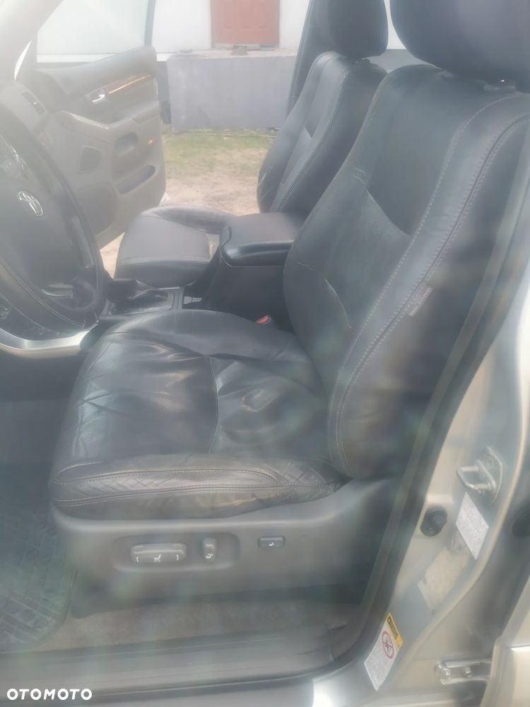 Toyota Land Cruiser - 11
