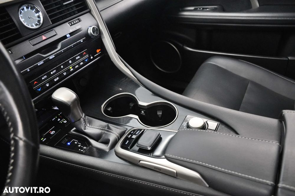 Lexus Seria RX - 28