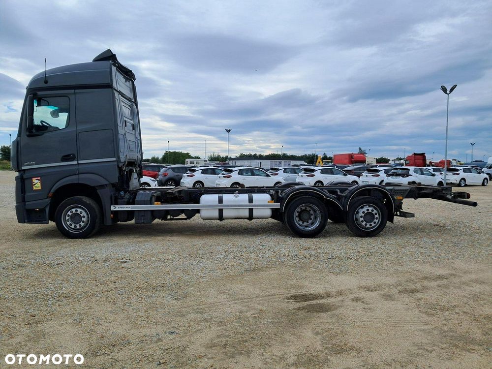 Mercedes-Benz Actros - 8
