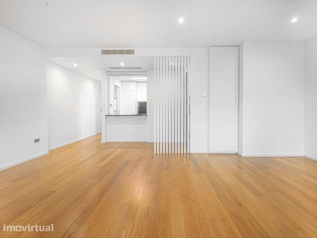 Apartamento T3, com garagem nas Avenidas Novas - Grande imagem: 4/28