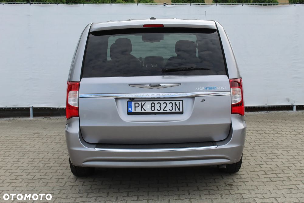 Chrysler Town & Country - 4