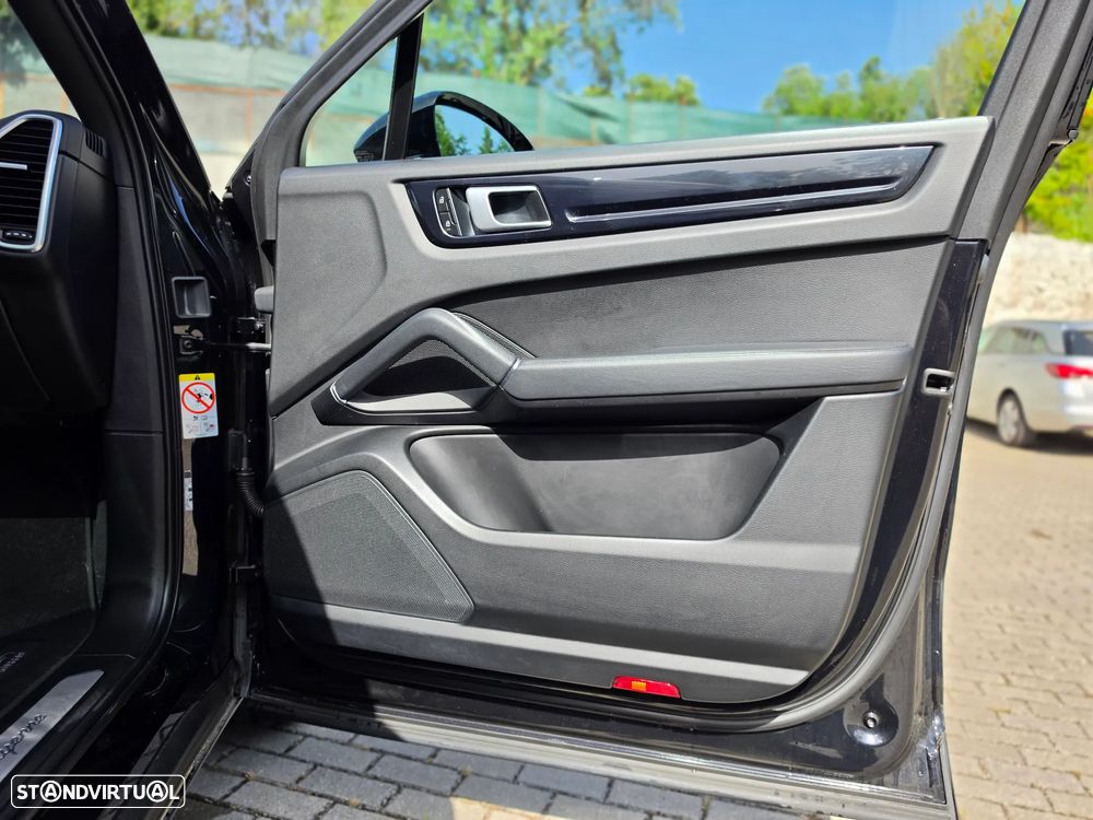 Porsche Cayenne Coupé E-Hybrid Platinum Edition - 18