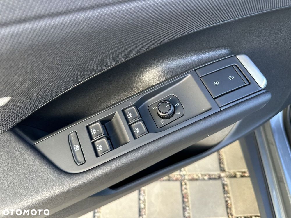 Volkswagen T-Roc - 19