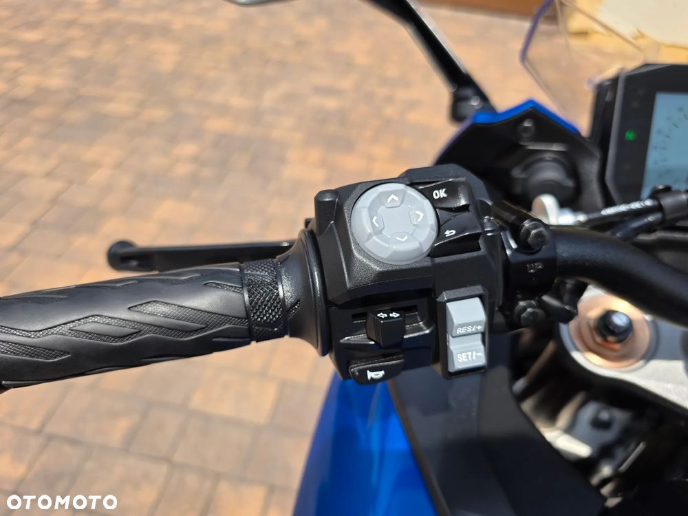 Suzuki GSX 1000 - 12