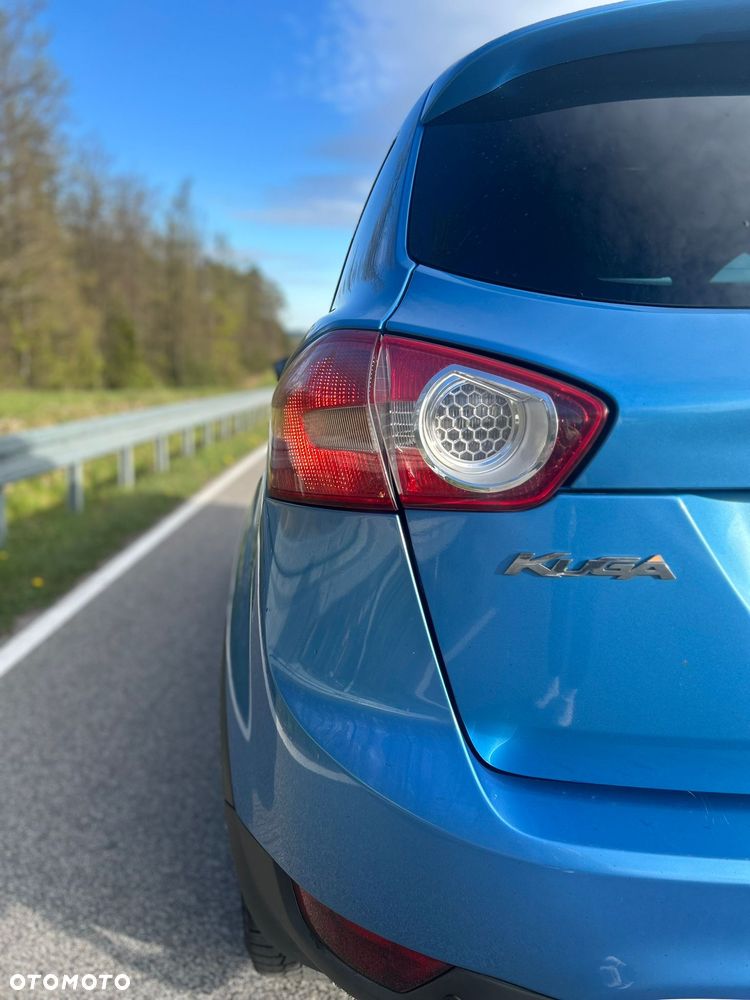 Ford Kuga 2.0 TDCi 2x4 Titanium - 11