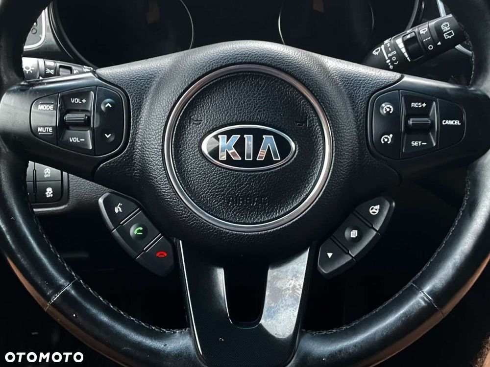 Kia Carens - 38
