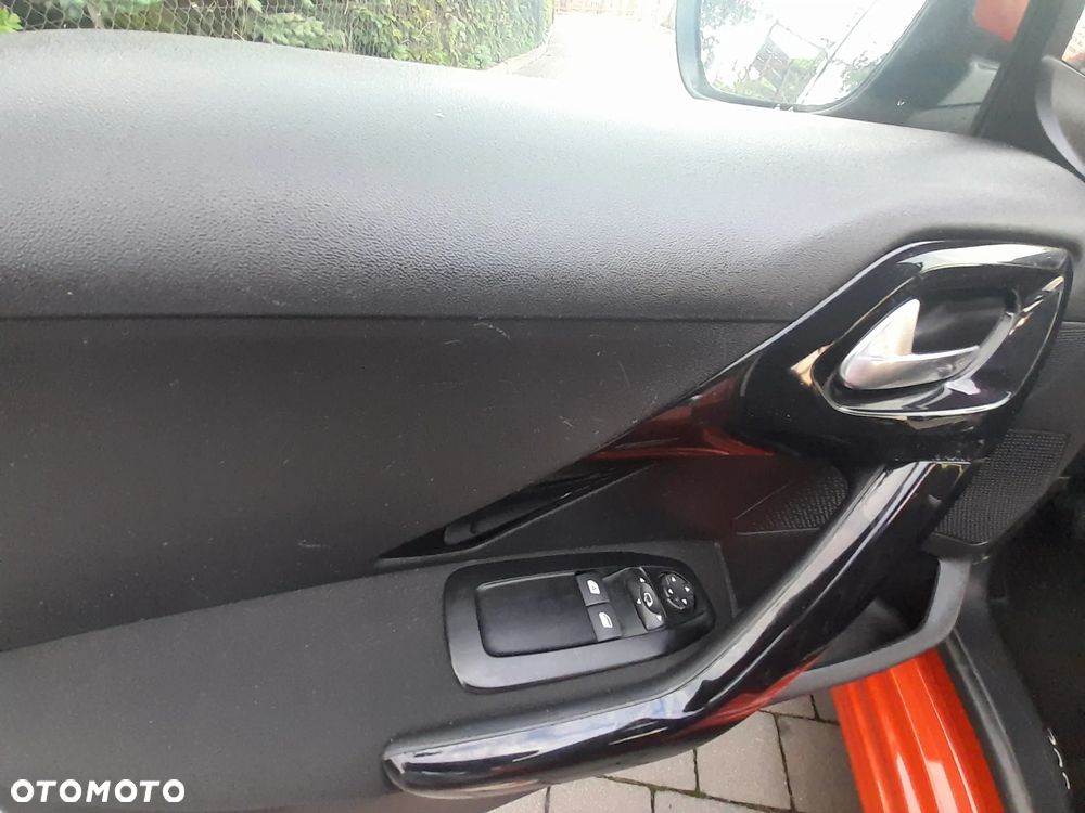 Peugeot 208 PureTech 82 Start & Stop Style - 17