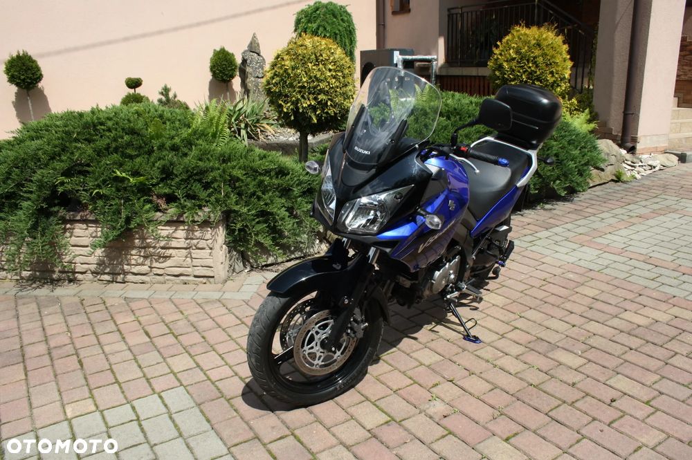 Suzuki V-STROM - 10