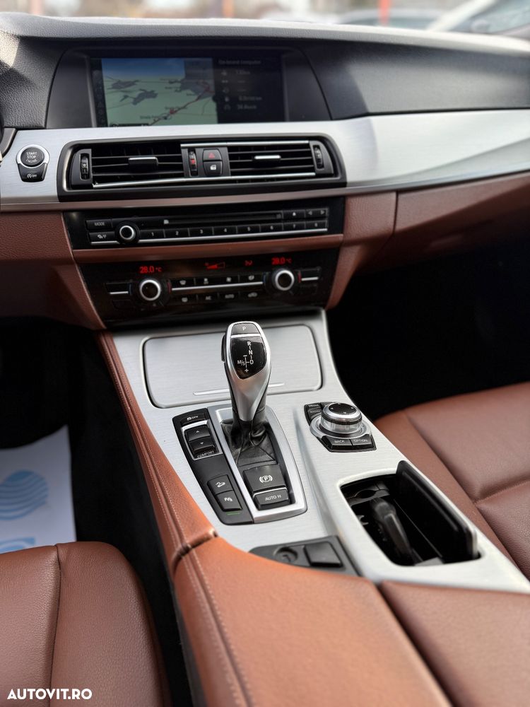 BMW Seria 5 525d xDrive - 13