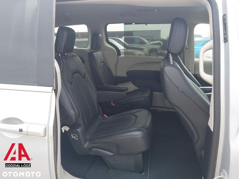 Chrysler Pacifica - 11