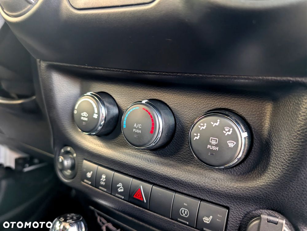Jeep Wrangler 3.6 Unlim Sahara - 19