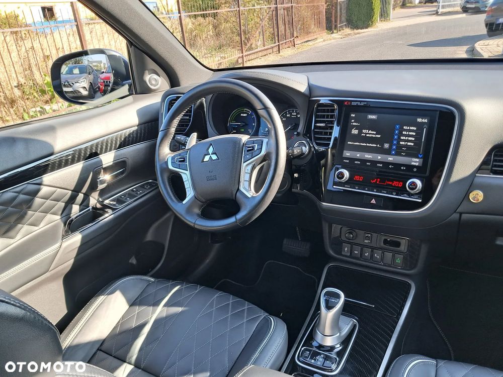 Mitsubishi Outlander PHEV Instyle + - 8