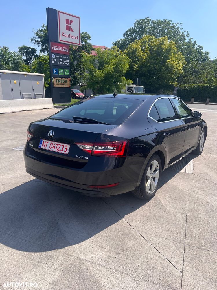 Skoda Superb 2018 photo 4