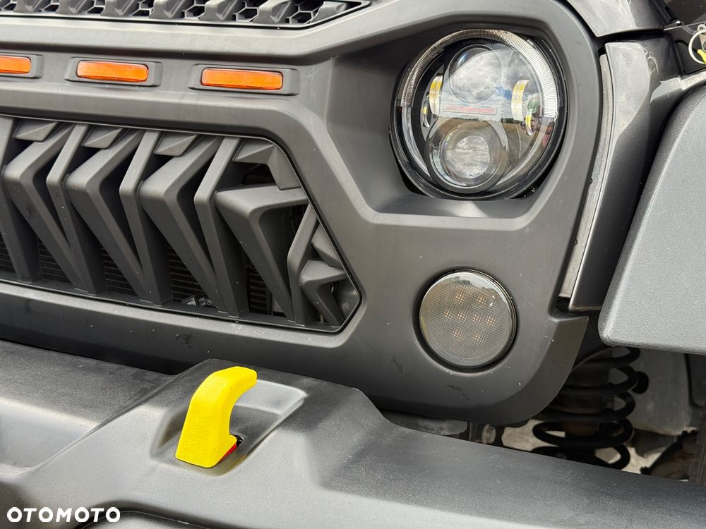 Jeep Wrangler - 12