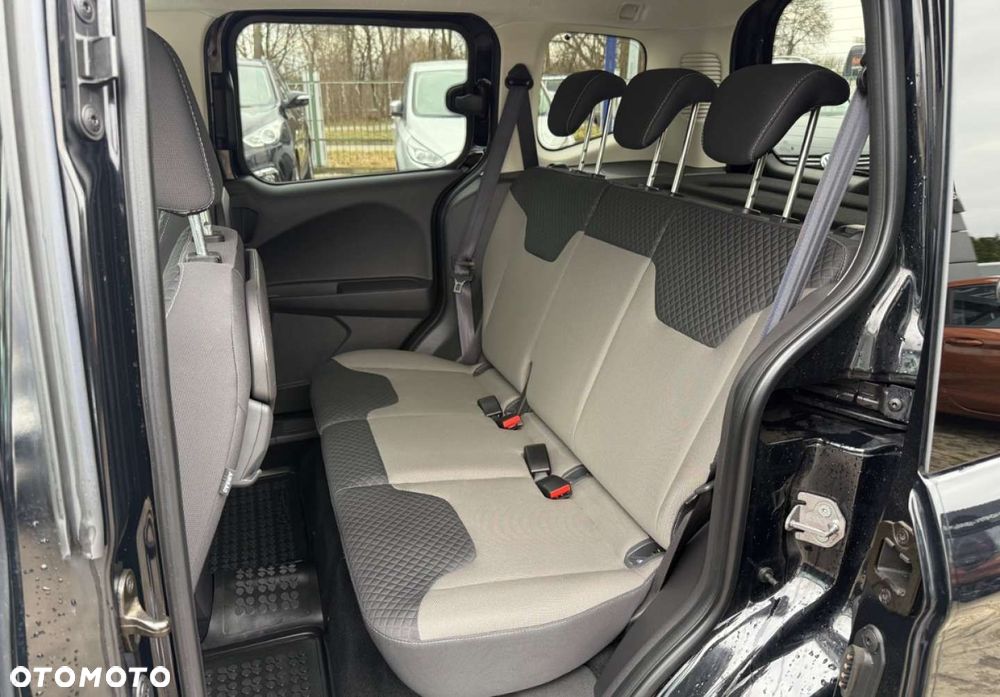 Ford Tourneo Courier - 21