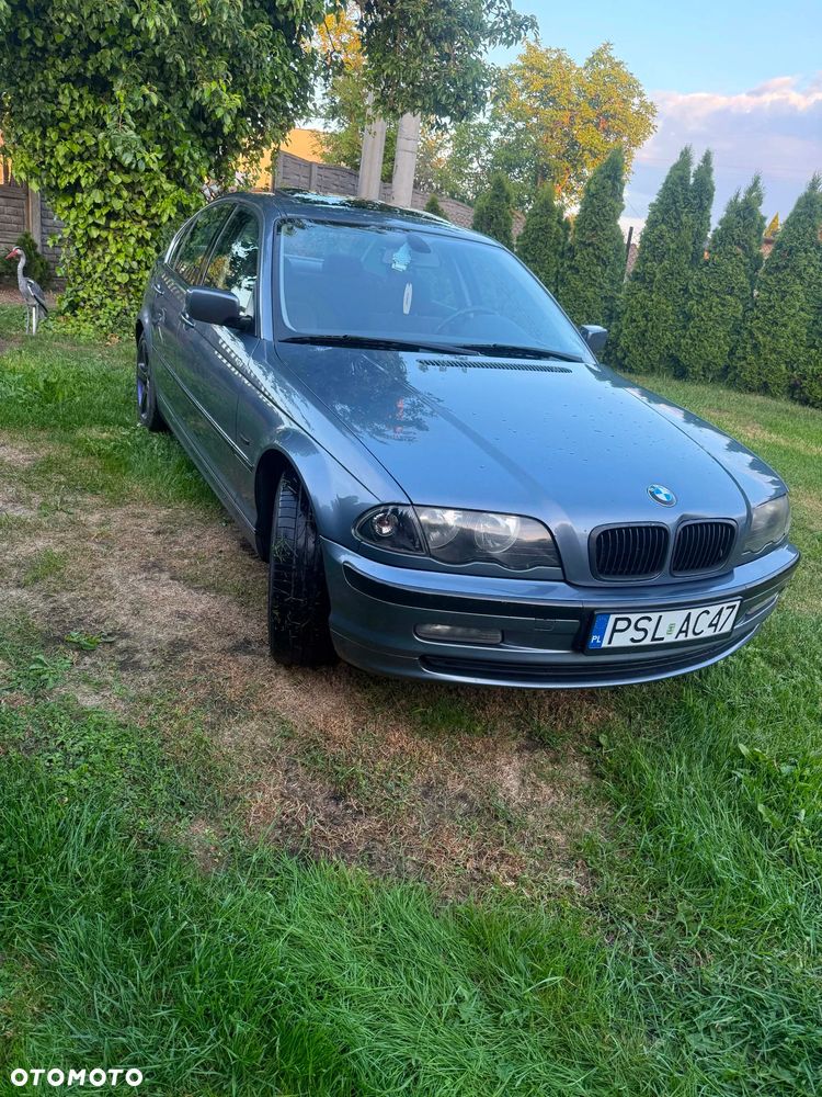 BMW Seria 3 320i - 5
