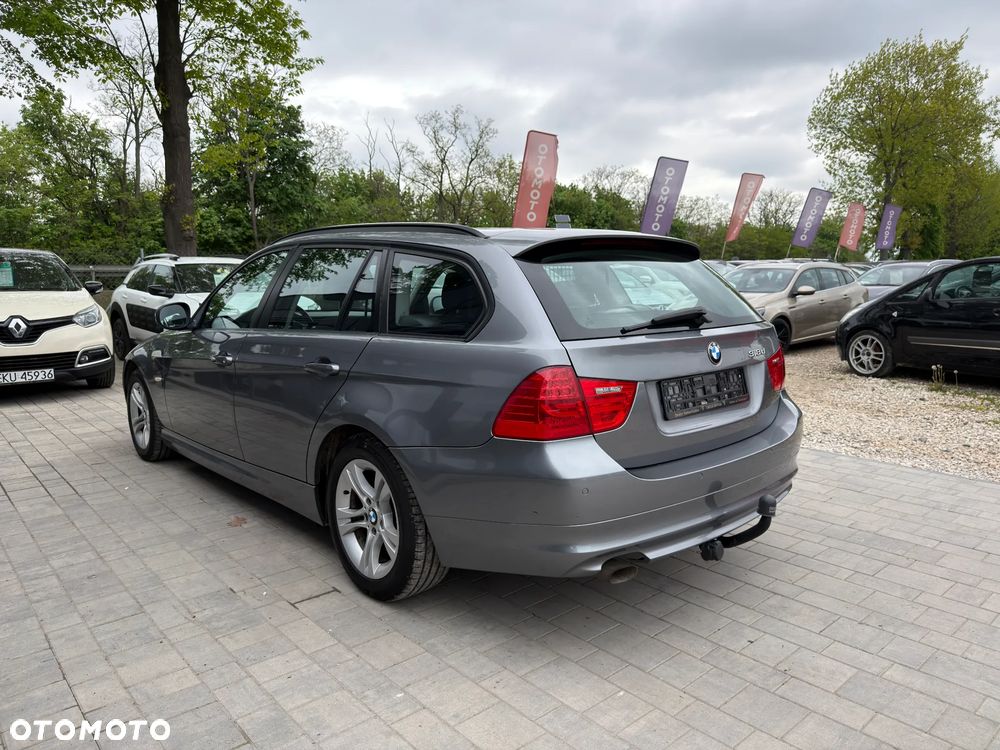 BMW Seria 3 318d - 15