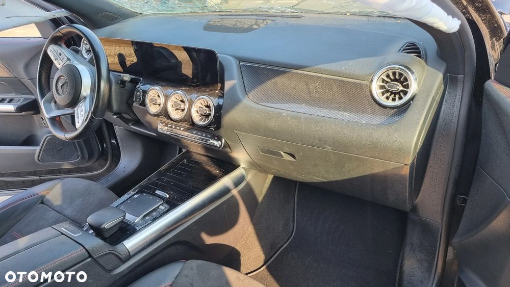 Mercedes-Benz GLA 200 d 4Matic 8G-DCT AMG Line - 32