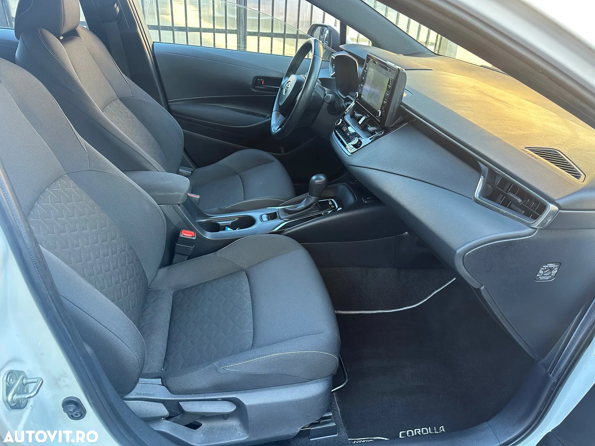 Toyota Corolla 1.8 Hybrid Business Edition - 29