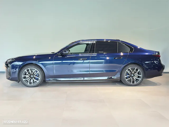 BMW i7 xDrive60 Pack Desportivo M - 3