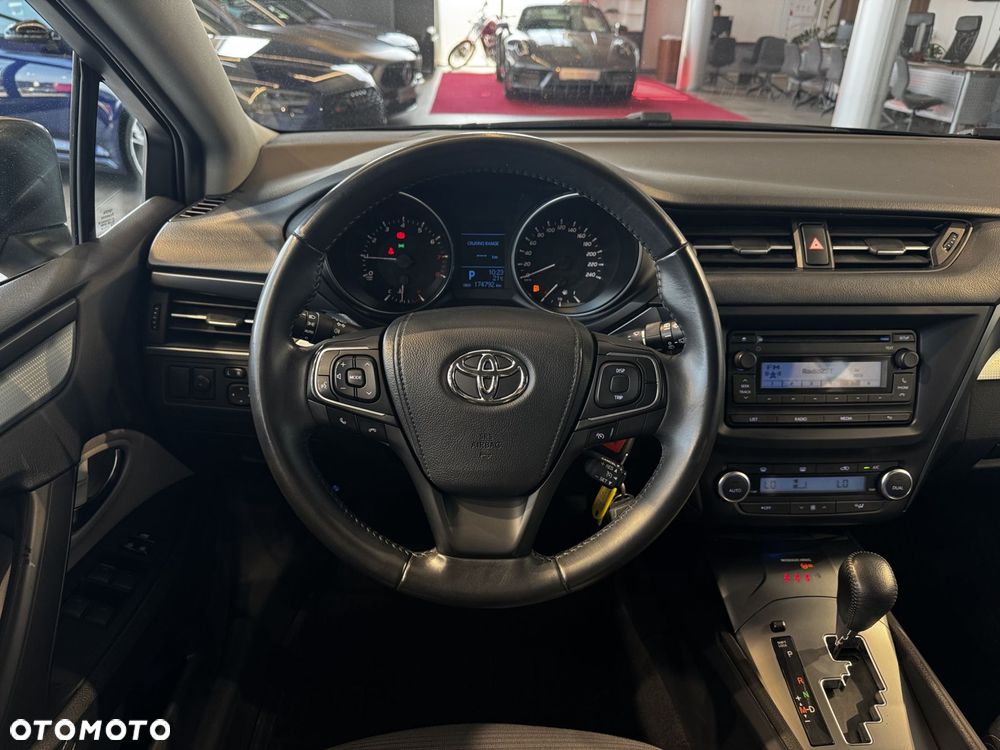 Toyota Avensis - 17