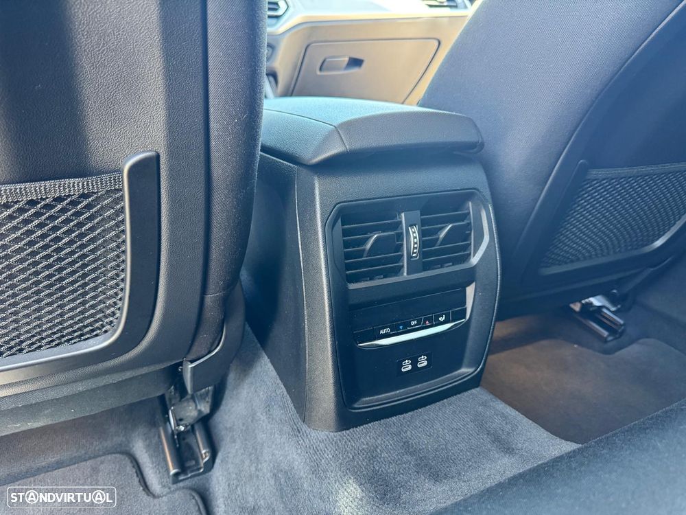 BMW 330 e Touring Corporate Edition Auto - 11