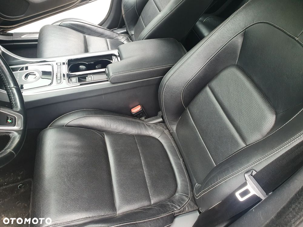 Jaguar XF 20d R-Sport - 20