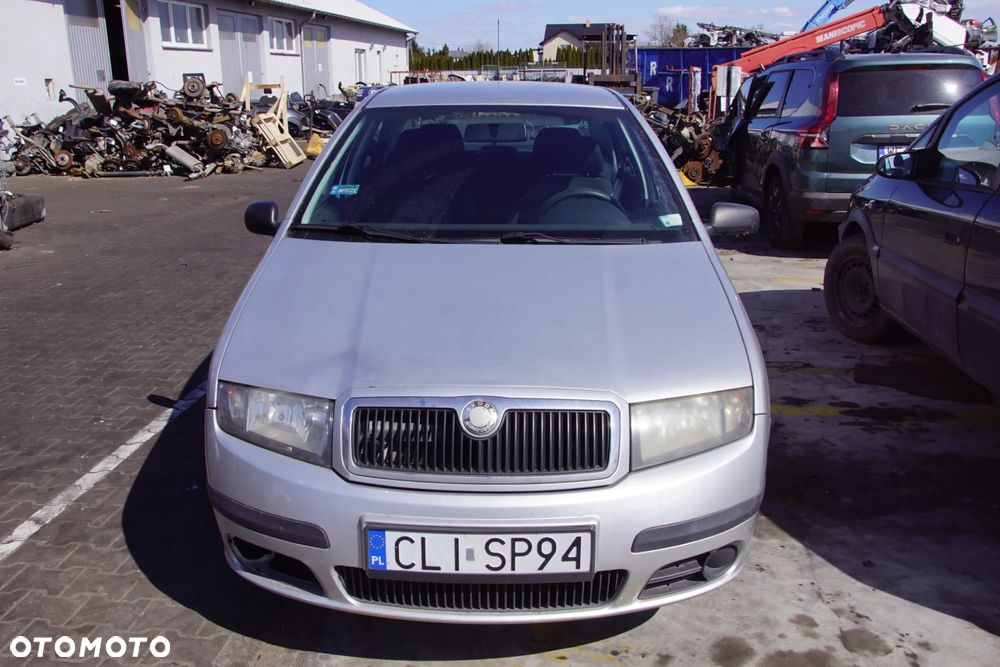 Auto na części - Skoda Fabia I Lift 1.2 12V 64 KM AZQ GSB LF7T 2005R Silnik Skrzynia Drzwi Maska Błotnik Zderzak Klapa Lampa Lusterko Klamka Szyba Deska Kokpit Sterownik Moduł Czujnik Licznik Panel Kierownica - 2