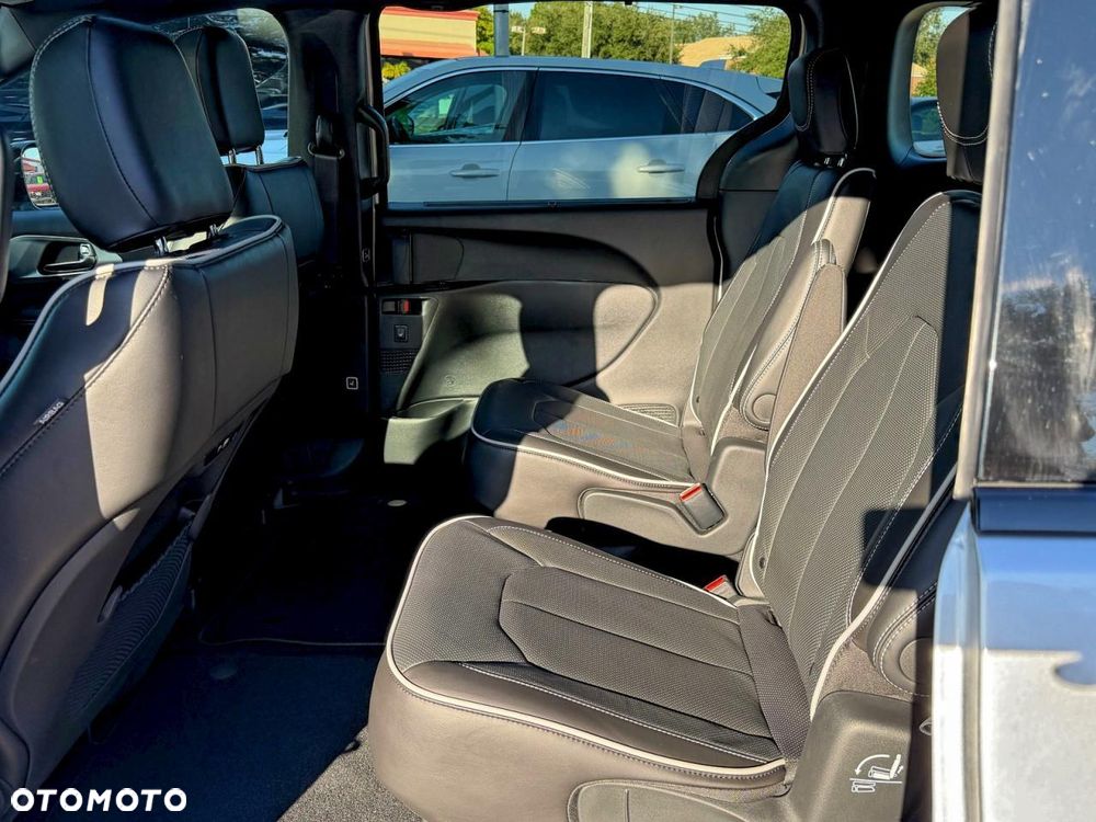 Chrysler Pacifica - 11