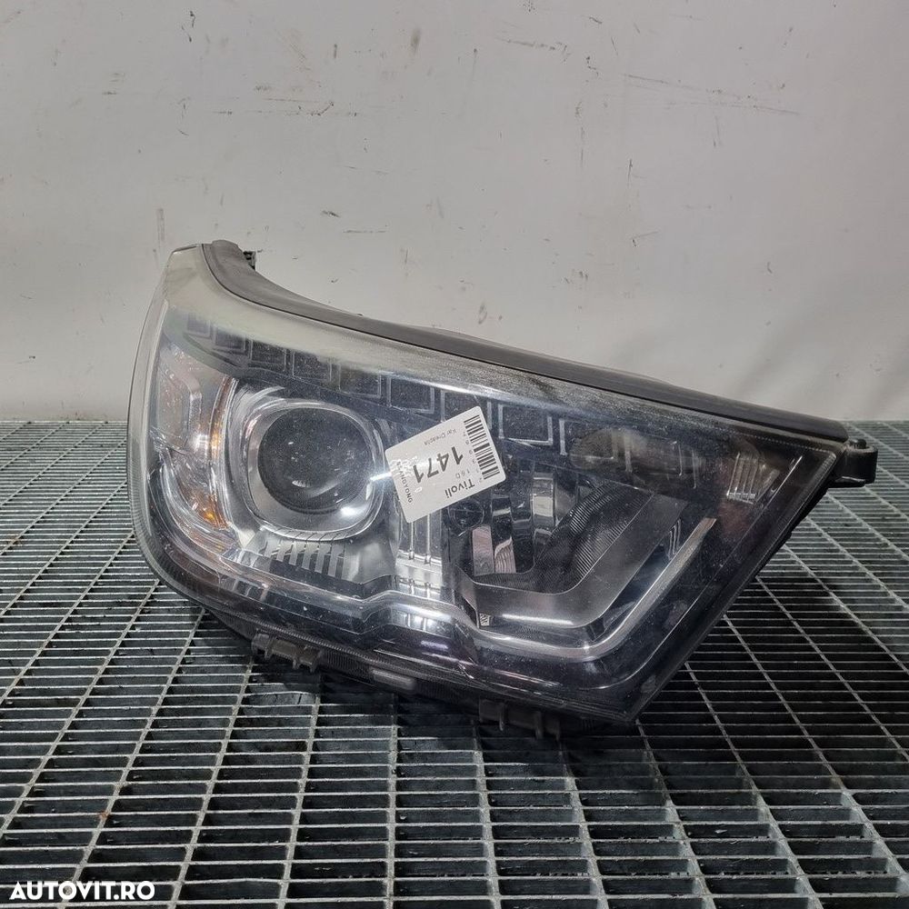 Far Dreapta SsangYong Tivoli 2015 - 2019 SUV 4 Usi (1471) Cu lupă - 2